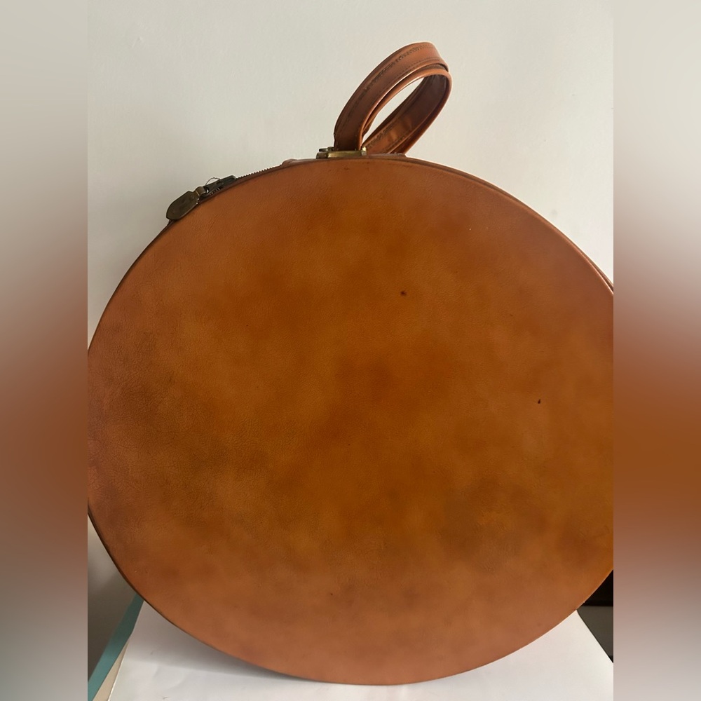 Tan Lark Leather Round Carry Case - Classic Vintage Travel Bag Hat Box Wig case